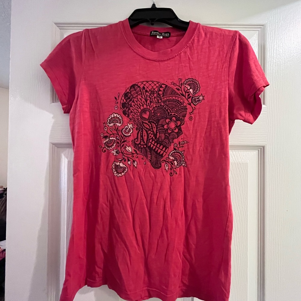 Lucky Brand Graphic Skull and Flowers Tee.  Red. Size Small. - Picture 4 of 8